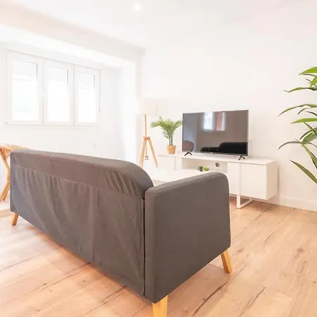 Larra Apartment *